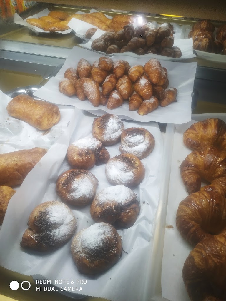 Croissanteria El Moli — Comida y bebida