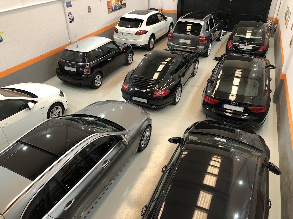 Naiauto — Interior
