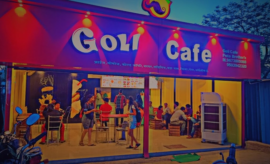Goli Vadapav Warora Cafe
