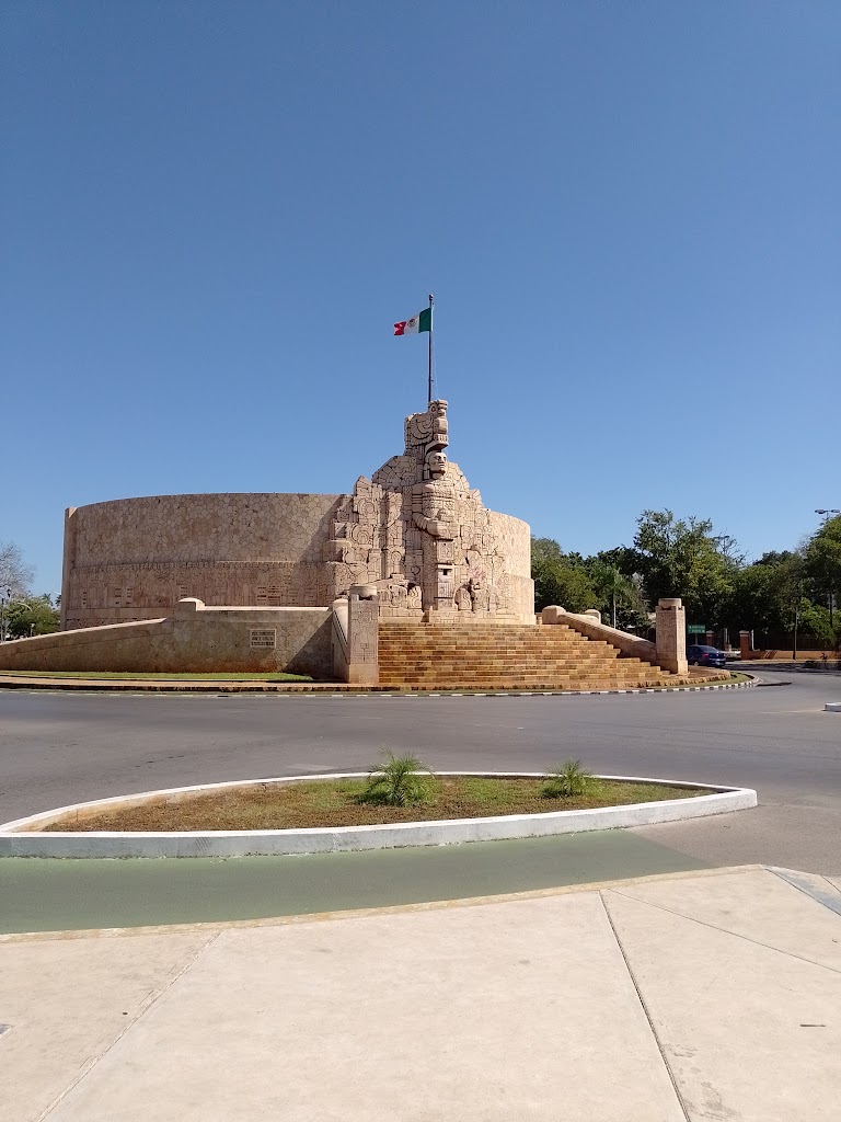 Paseo de Montejo. "Xiimbal Nachi Cocom"