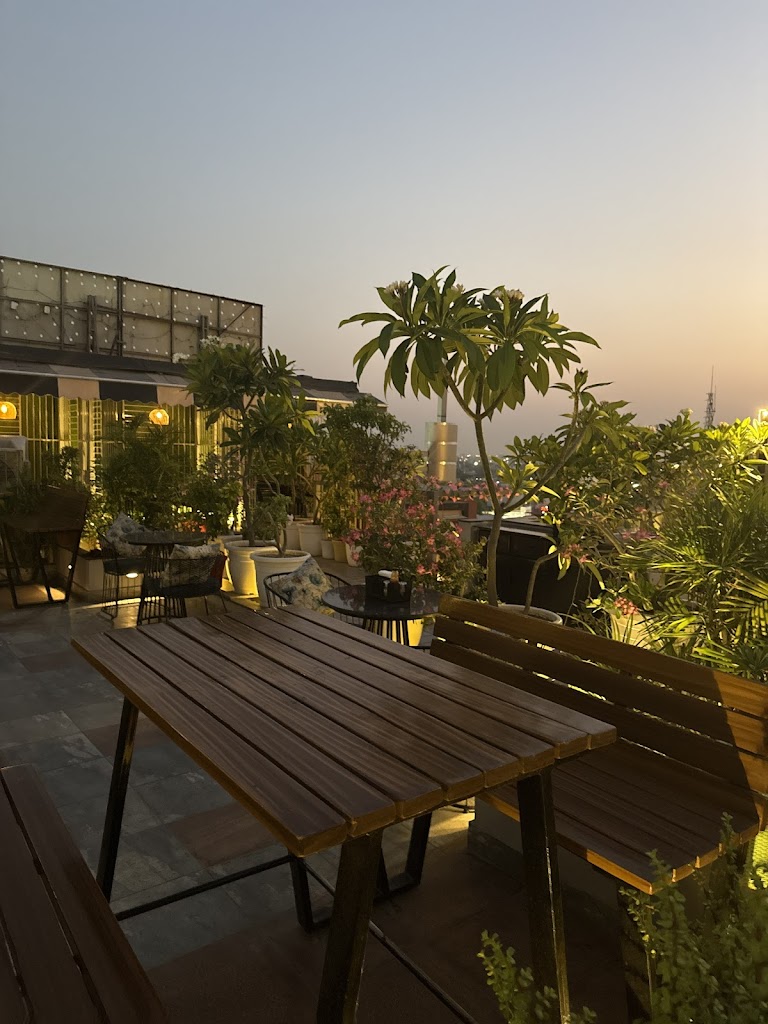 Brewlicious Rooftop Bar Restaurant In Jaipur