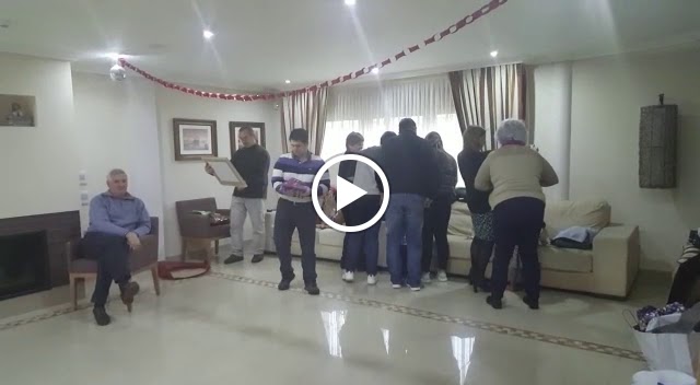 Cafe La Brujula — Videos