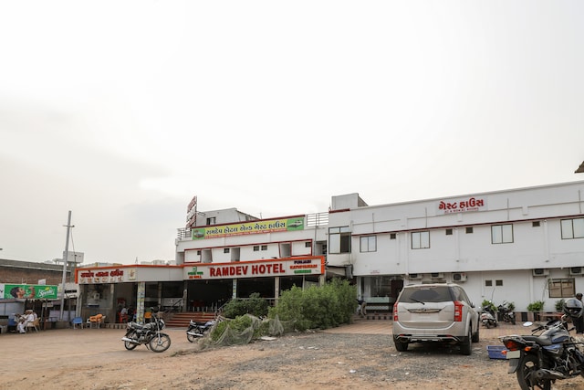 Collection O 62992 Shree Ram Dev Hotel