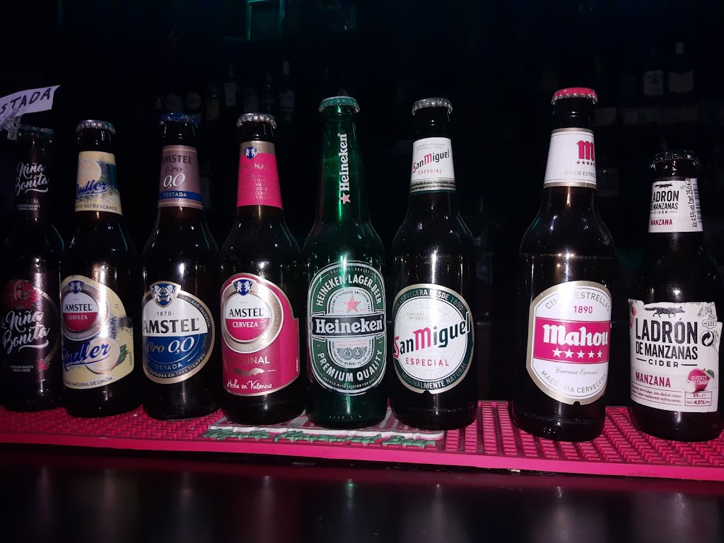 Cafe Rock Bar — Comida y bebida