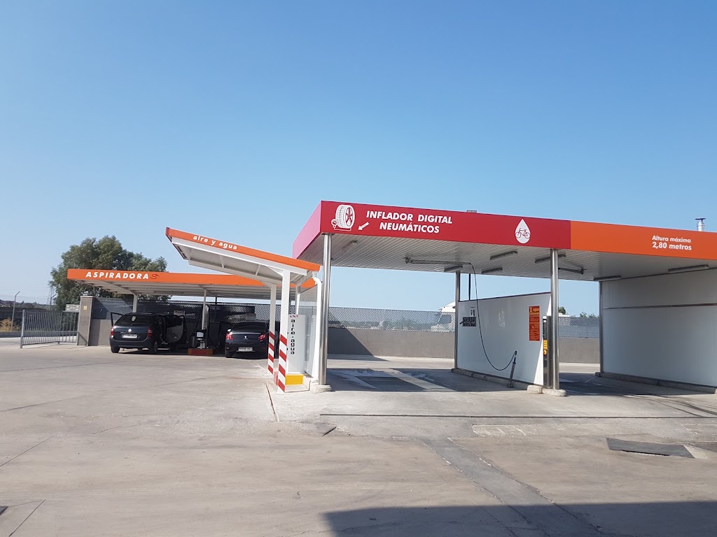 FYDEMSA Gasolinera Lowcost — Exterior