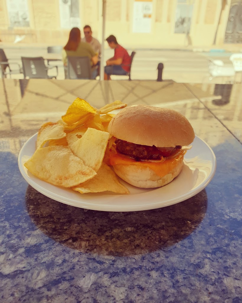 Bar Akros Terraza — Comida y bebida
