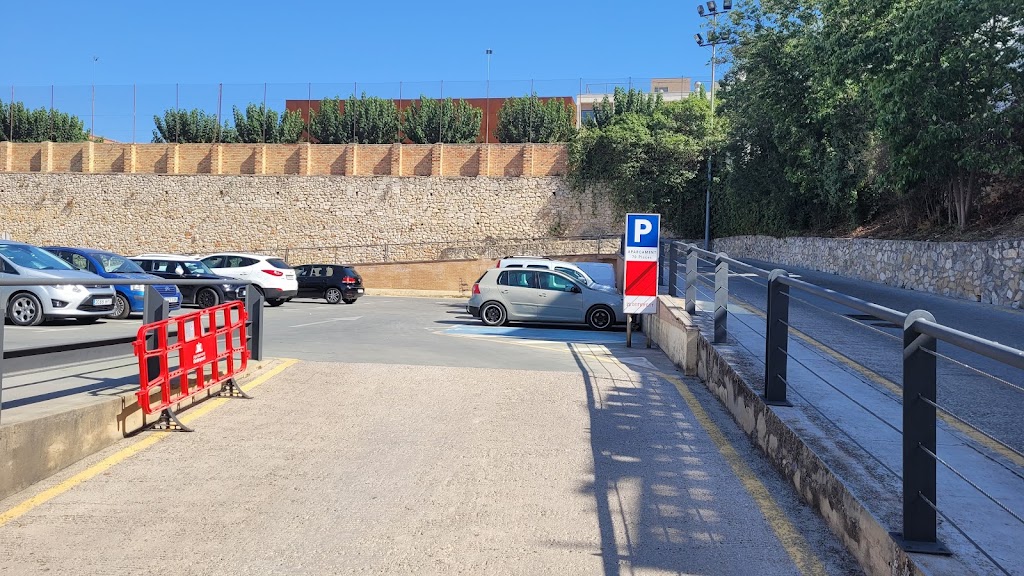 PARKING PUBLIC. 79 PLACES