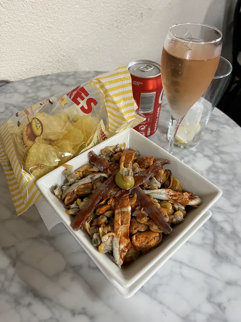 Bodega Emilia — Comida y bebida