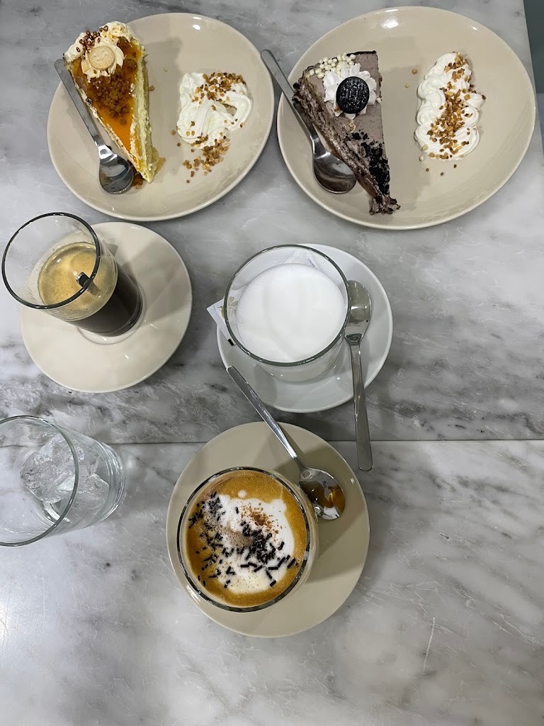La Fabrica Cafe — Cafe