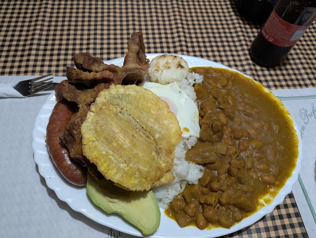 El Petit Celler — Comida y bebida