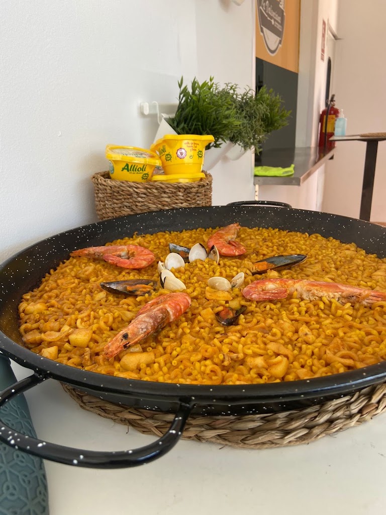 La Valenciana Arroces — Comida y bebida
