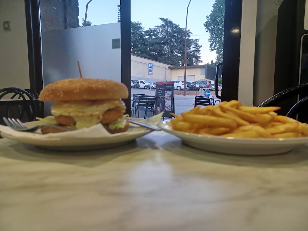 Bar volcanet - star pizza — Comida y bebida