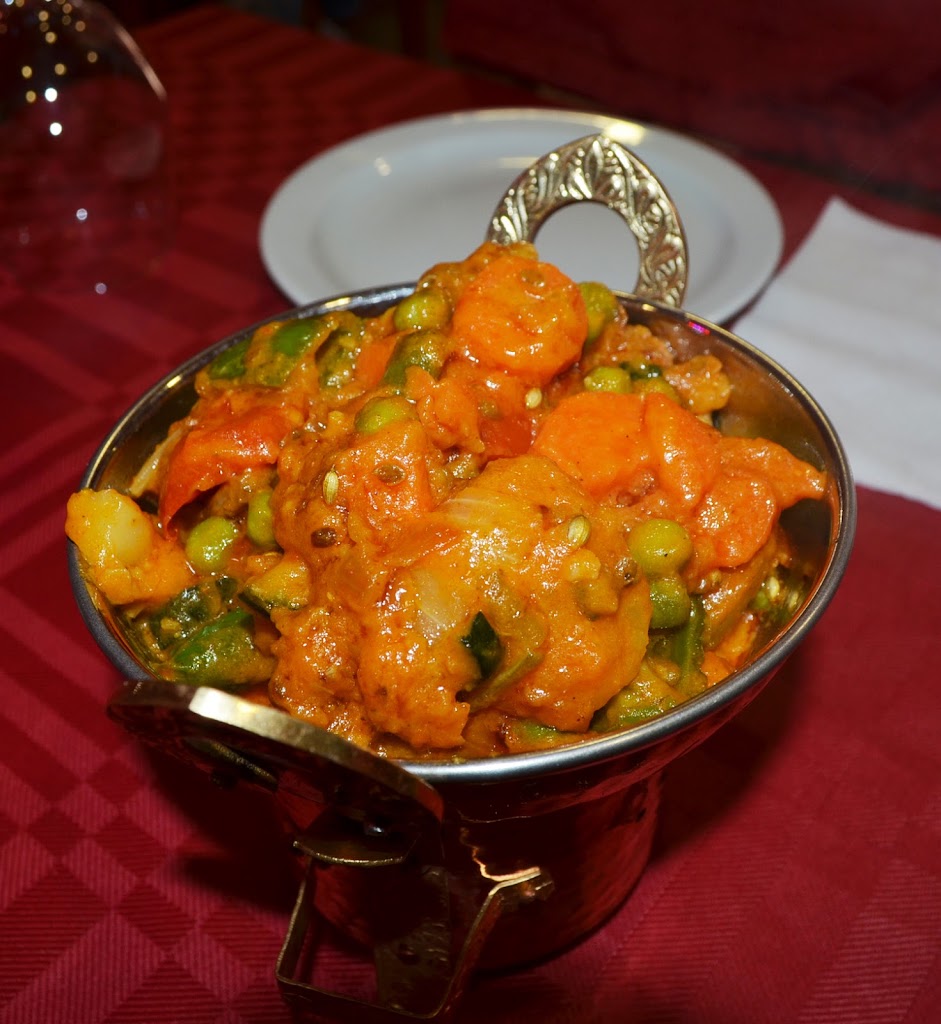 Tandoor Restaurant — Comida y bebida