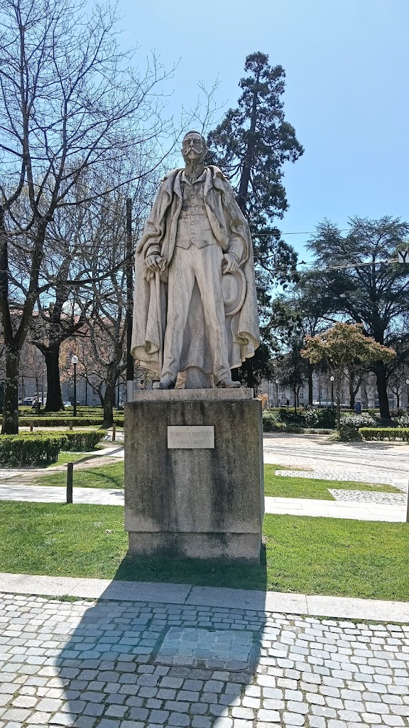 Estatua de Ramalho Ortigao
