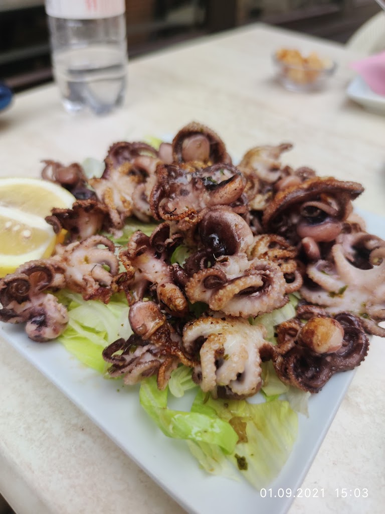 Cafeteria Canaletas — Comida y bebida