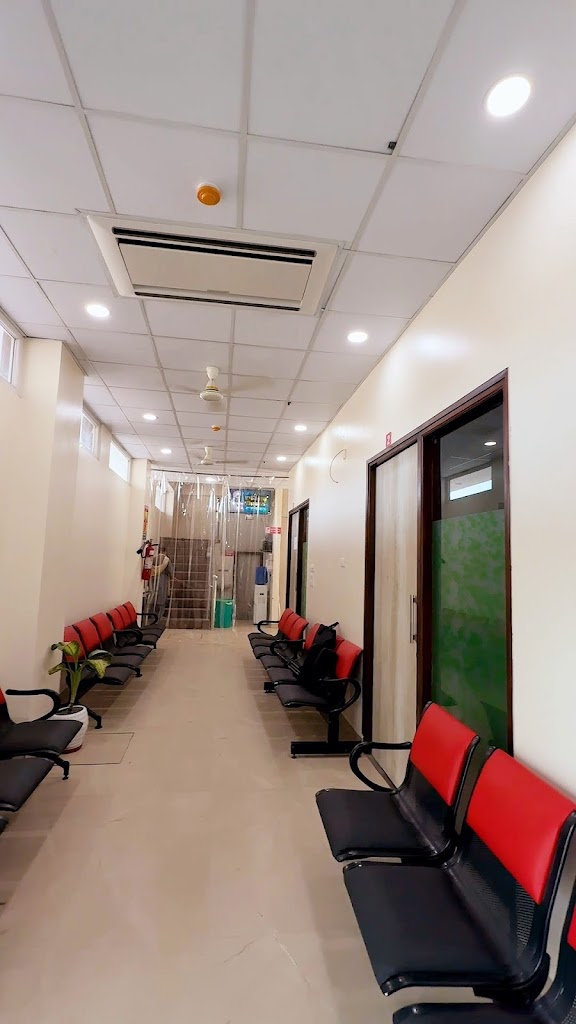 Dr. Dr Akshay Mahajan