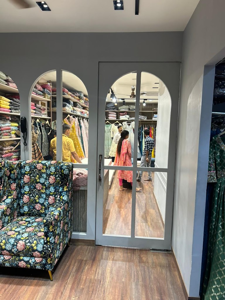 Shri Bankey Bihari Saree - Saree Store in Mathura ( Tyauhaar )