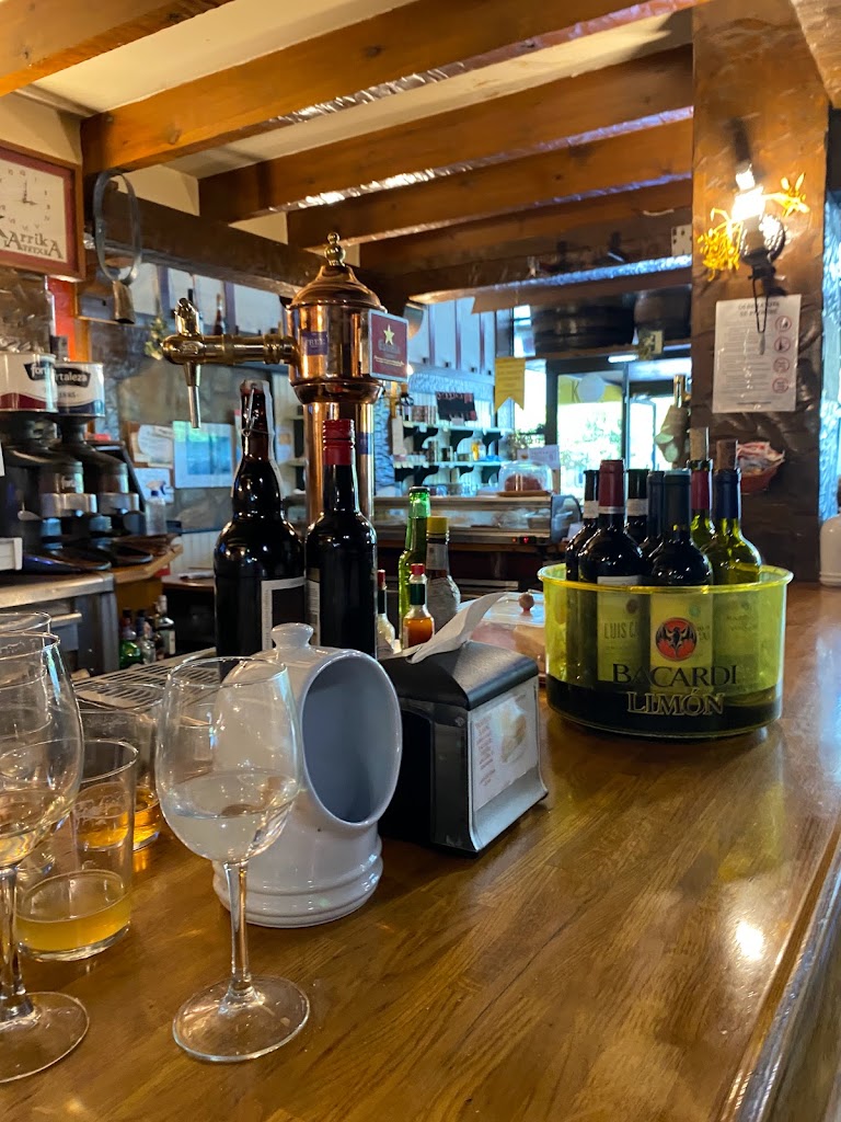 restaurante Karrika — Comida y bebida