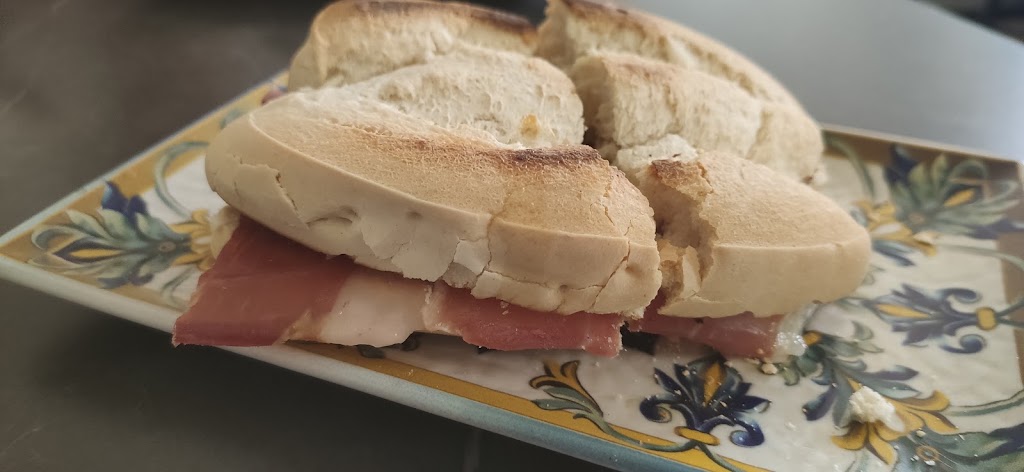 Bar La charca — Comida y bebida
