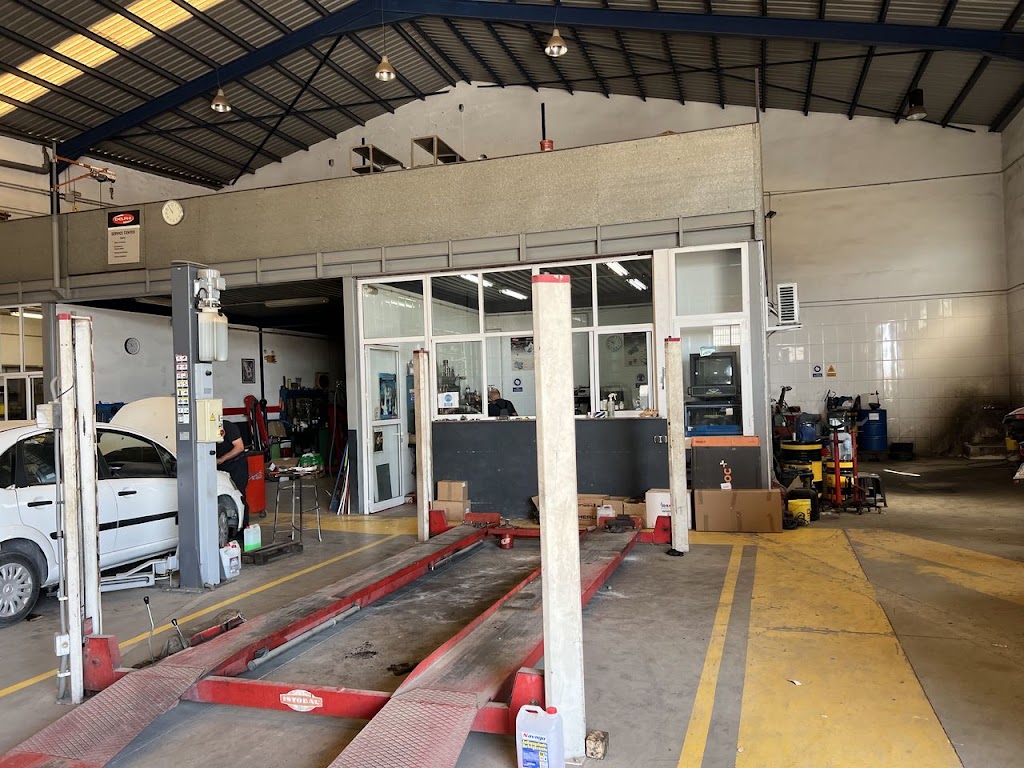 Taller Mecanico Hermanos Salido — Interior