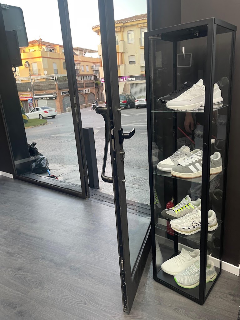 JR Elegance Men Salon — Del propietario