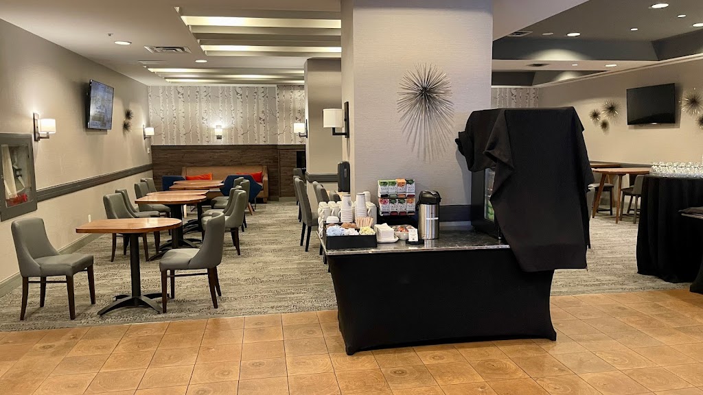 The Bistro – Eat. Drink. Connect.