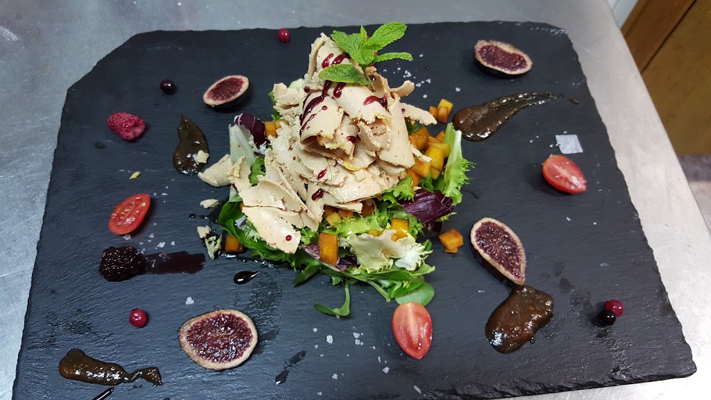 Cerveceria Rogelio — Comida y bebida