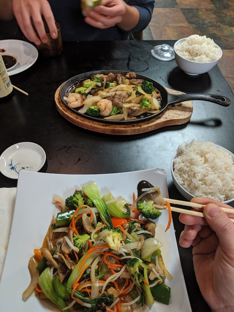 Muang Thai Restaurant & Sushi