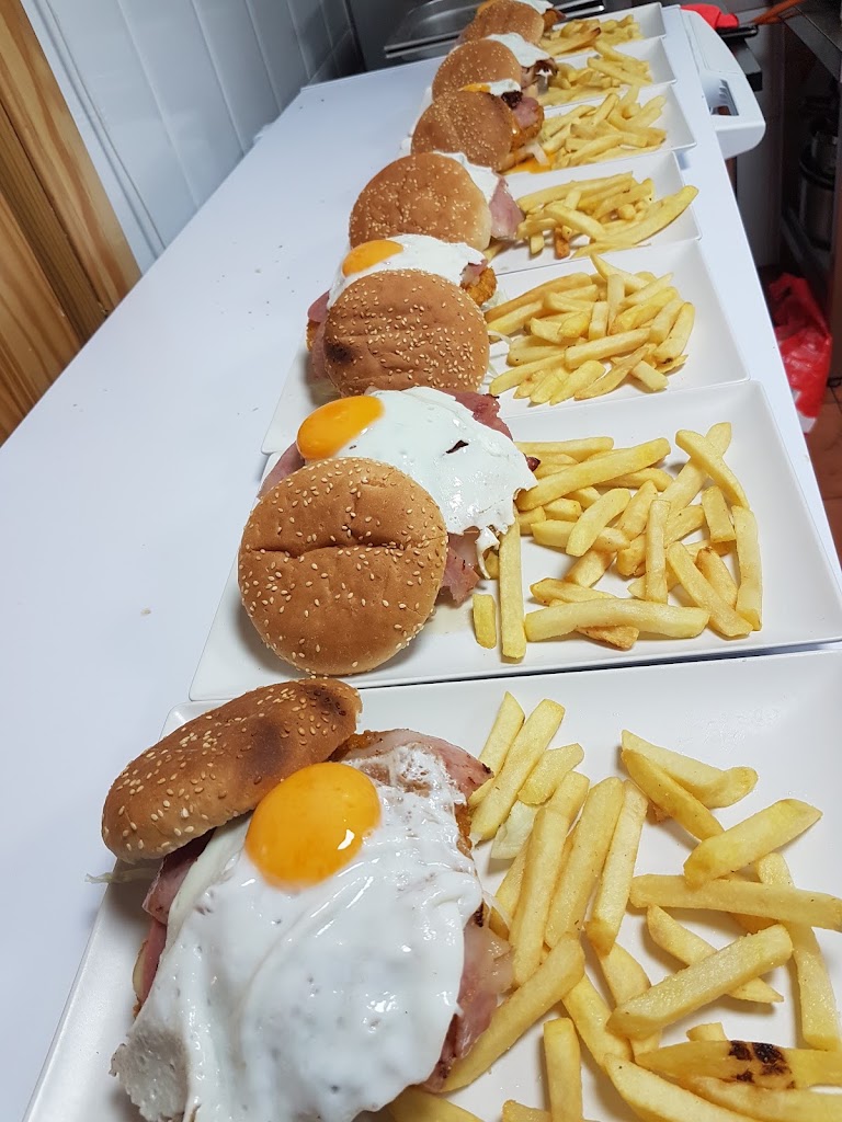 BAR LA PLAZA — Comida y bebida