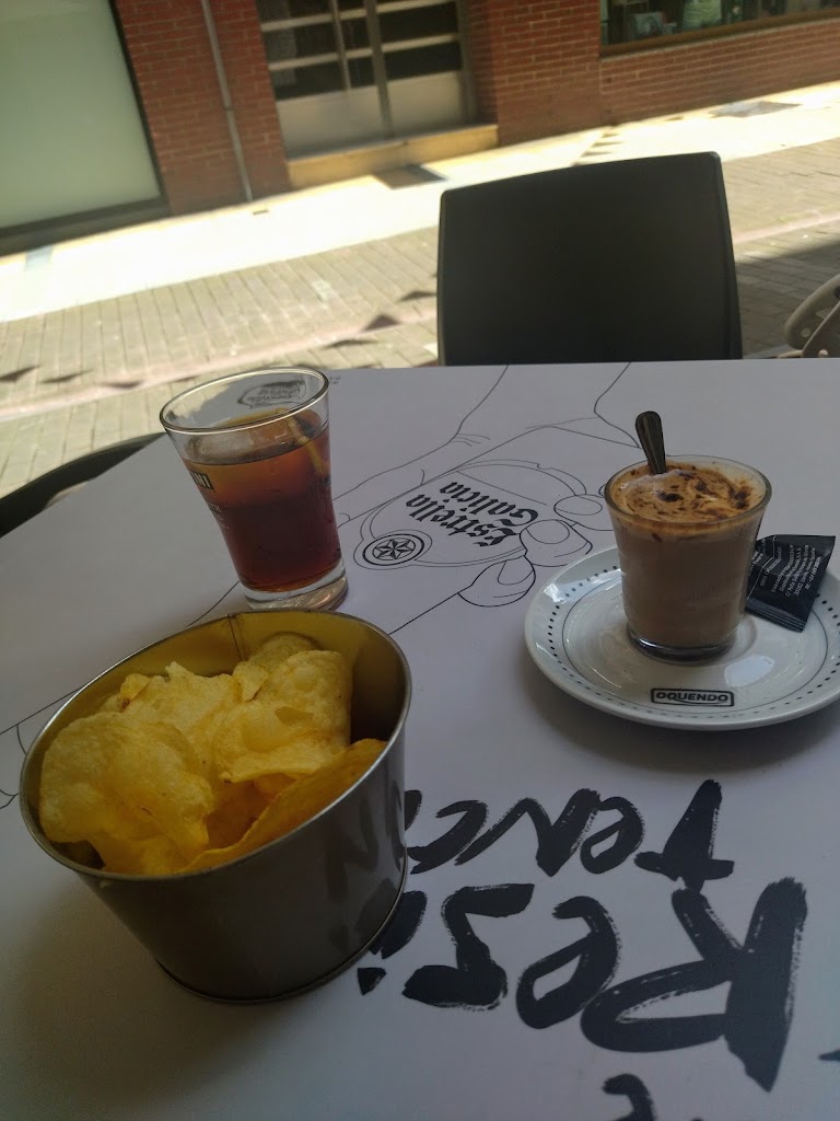 Cafe Lledo — Comida y bebida