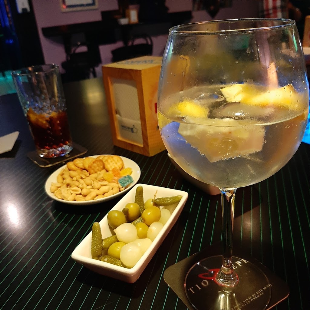 Bar Cuadros — Comida y bebida