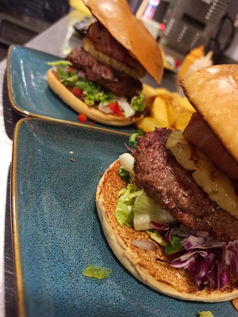 Piccadilly Burger — Comida y bebida