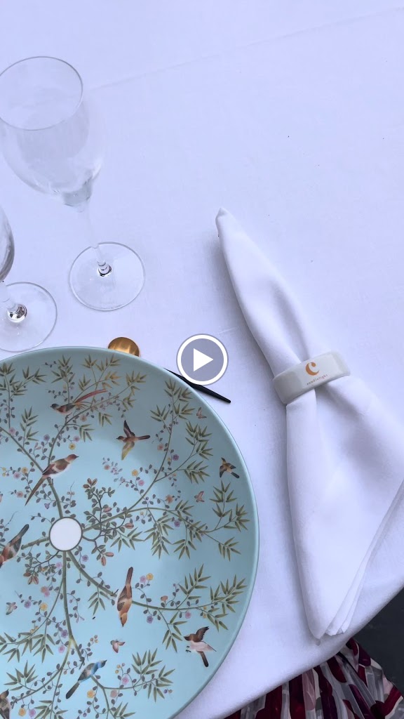 Restaurant Candlelight by Romain Fornell — Videos