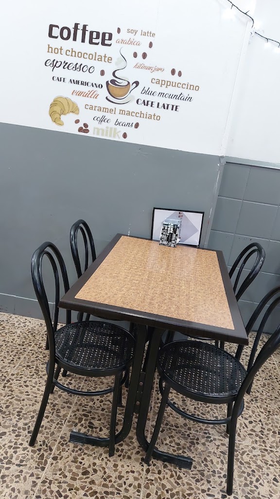 El NUEVO PEQUE BAR RESTAURANTE — Ambiente