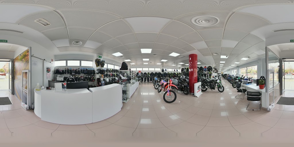 Arriola Motor — Interior