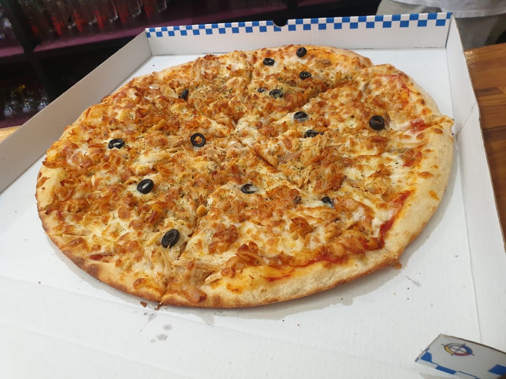 Al Medina Kebab, pizzeria y pollo asado — Pizza