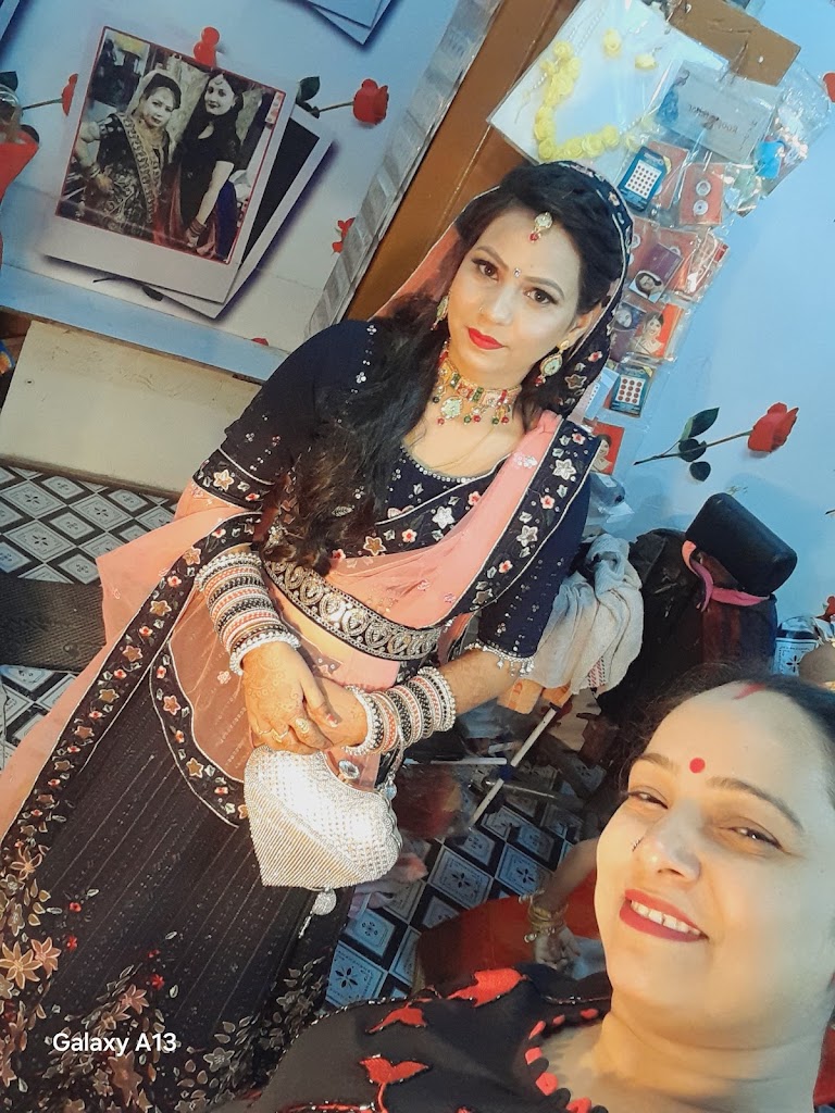 Dolly Beauty Parlour