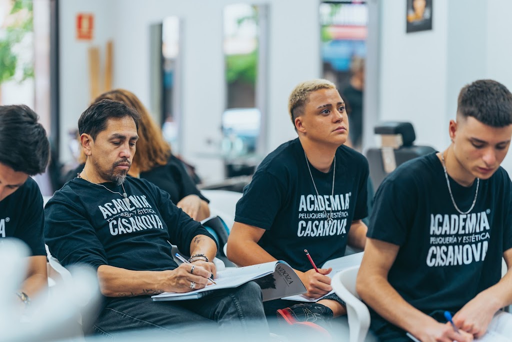 C&C ACADEMIA CASANOVA REUS. Academia de Peluqueria, Barberia y Estetica.