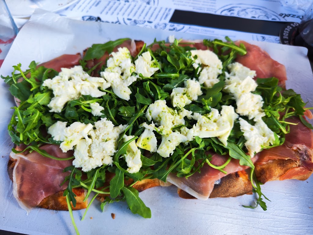 PIZZOLO — Comida y bebida