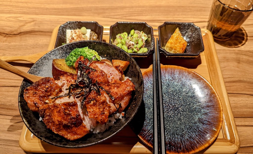 大河屋 燒肉丼 串燒-華泰名品城店 的照片