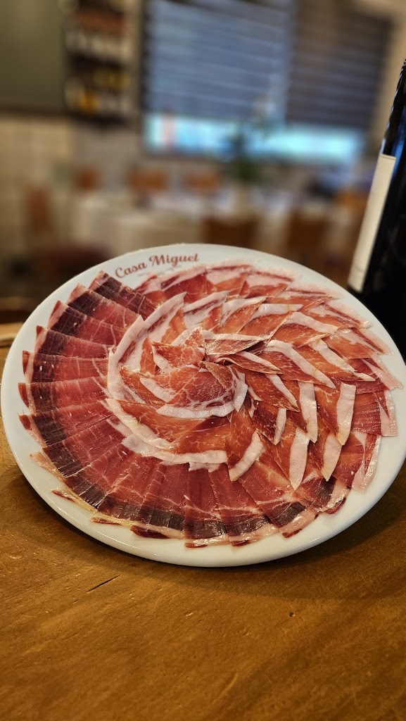 CASA MIGUEL — Comida y bebida