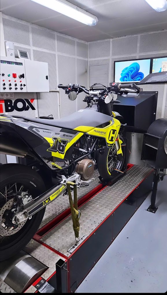 ARTBOX Taller de motos — Motocicleta