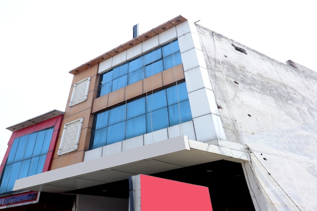 Oyo 48429 Hotel Saffron