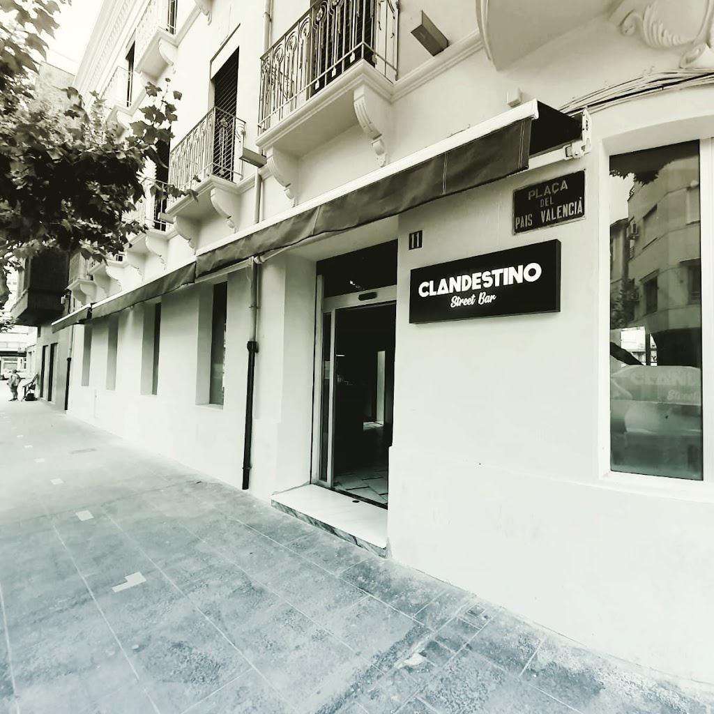 Clandestino Street Bar