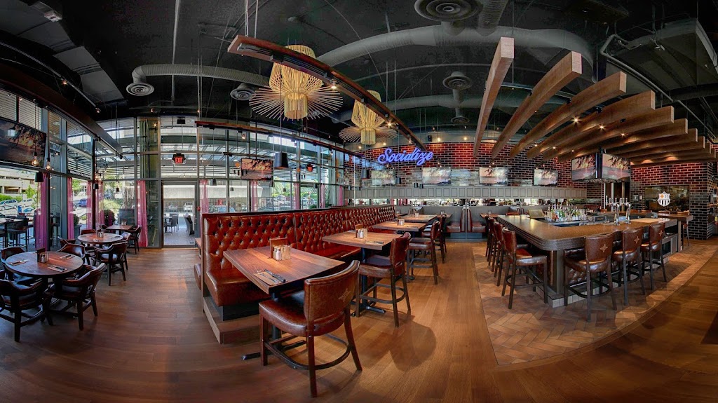 Browns Socialhouse Brewery District in New-Westminster