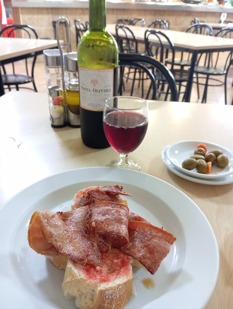 Restaurant Moli dels Frares — Comida y bebida