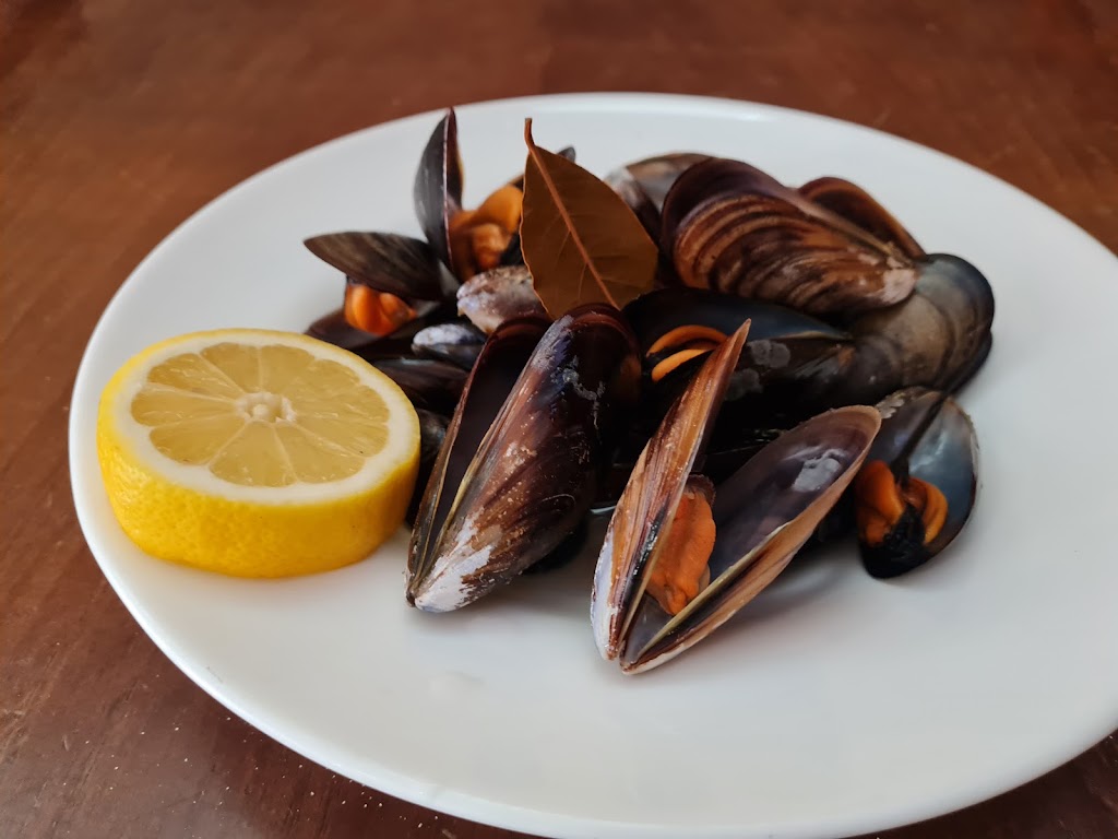 El Jamon / Bar Restaurante — Comida y bebida