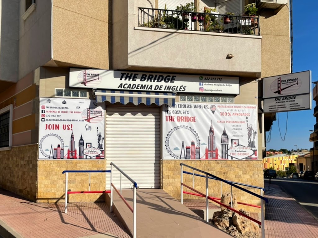 THE BRIDGE, ACADEMIA DE INGLES
