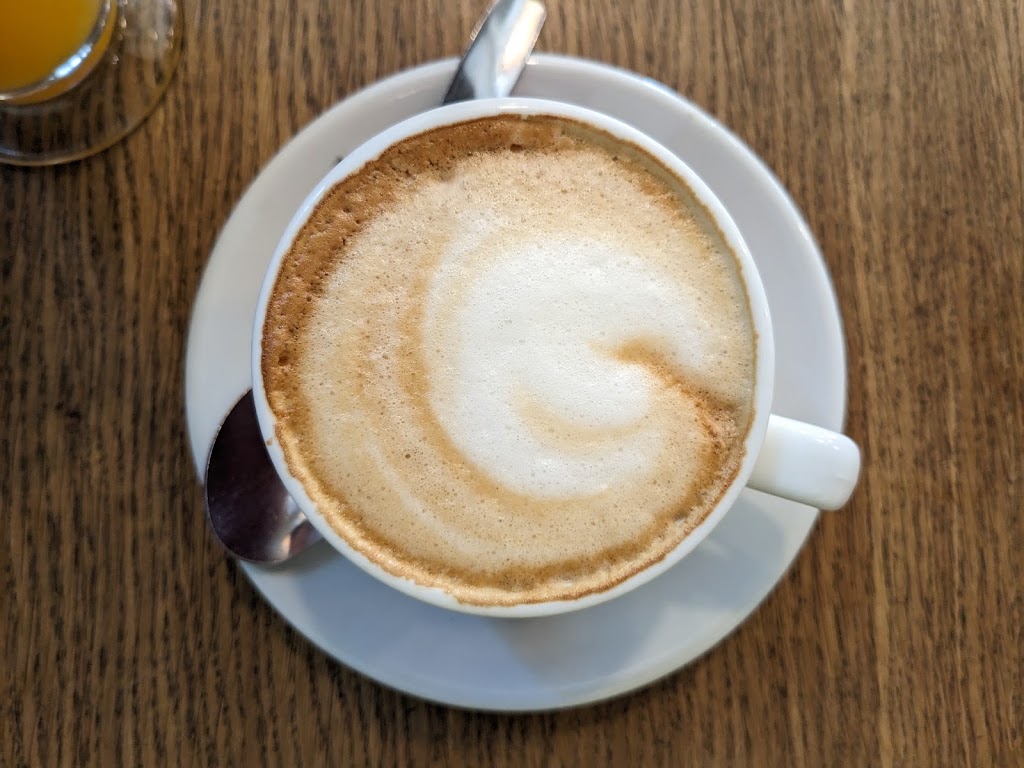 Cafe Central Placa Vella — Capuchino