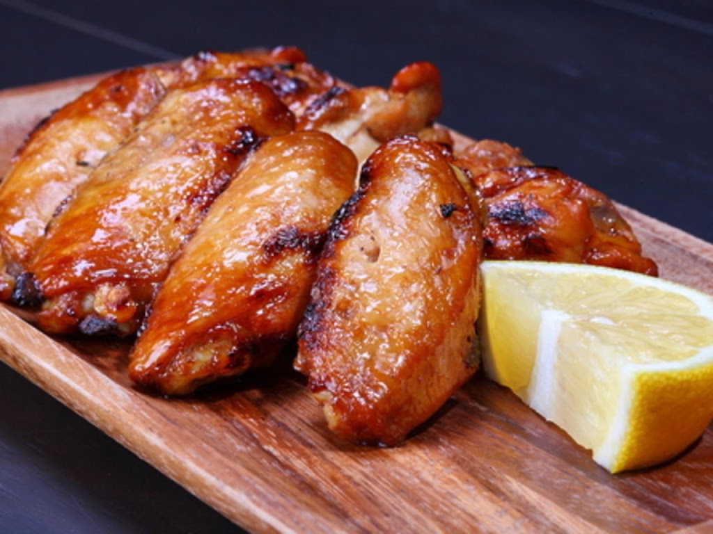 Bendita Lokura — Comida y bebida